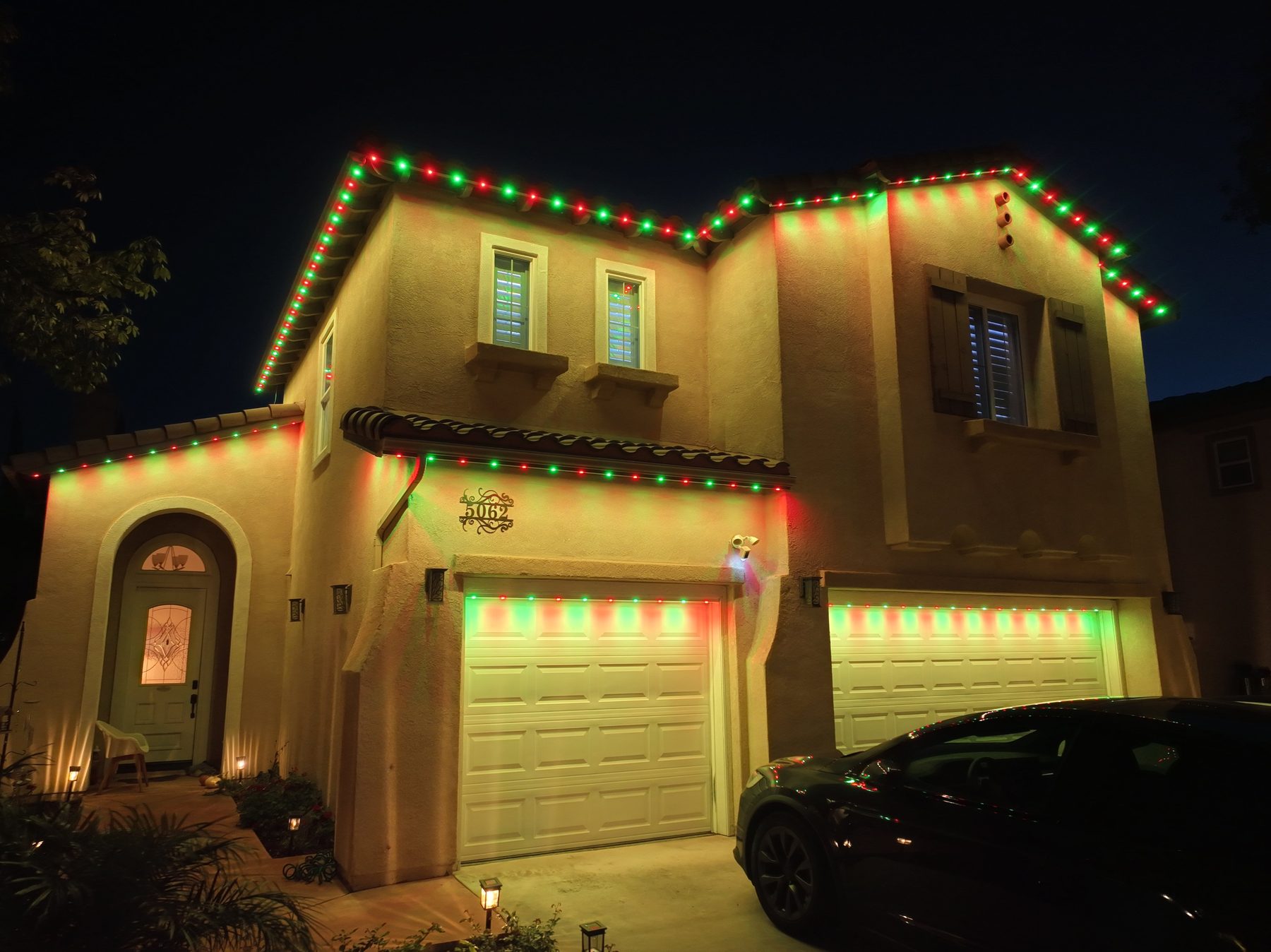 Tile-roof home in Christmas colors